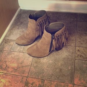 Breckelle’s Fringe Booties